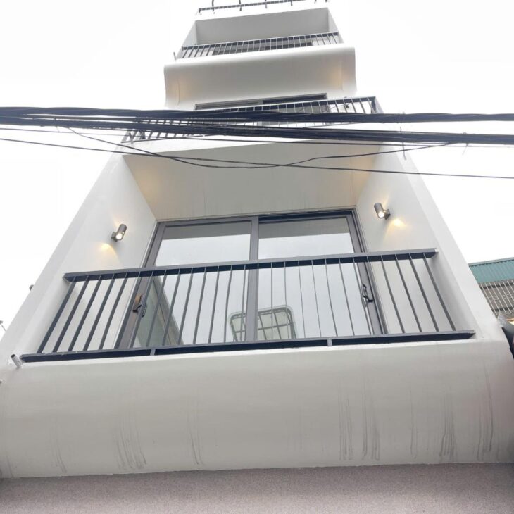 Bán nhà Thạch Bàn ngõ rộng, thoáng ba bước chân ra mặt phố 45m 5 tầng giá 7.5 tỷ.