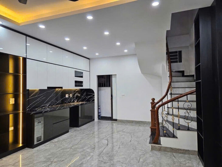 Bán nhà Phố Tôn Đức Thắng, Nội Thất Đẹp, 5 Phòng Ngủ, 40mx4T, Giá: 7.2 Tỷ, Lh: 0396935190.