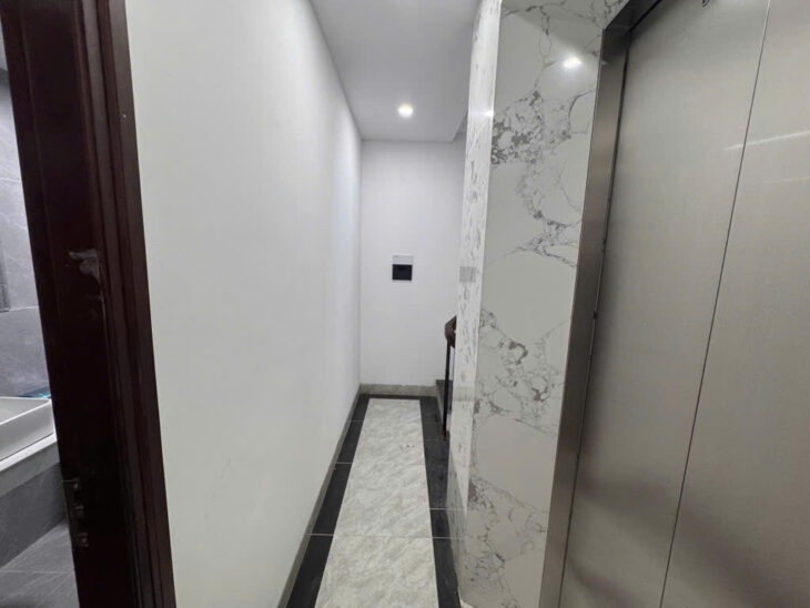 Bán nhà phố Xã Đàn_Ngõ Ô Tô Tránh_Nhà Đẹp Thang Máy_42mx5T_Giá: 8.7 Tỷ_Lh: 0396935190.