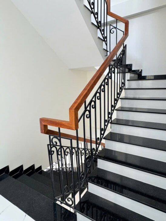 Bán nhà quận 11, đường Hòa Bình, 65m2, hẻm 8m thông, 5 tầng, 9.9 tỷ