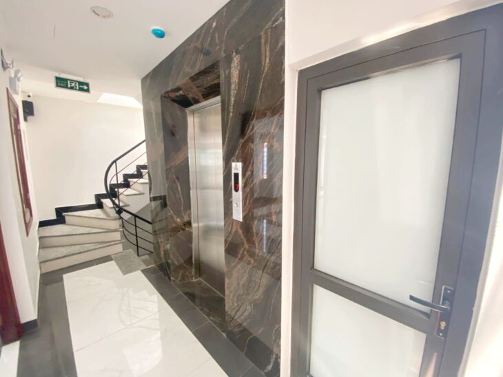 Bán nhà mặt phố Hào Nam 55m siêu kinh doanh