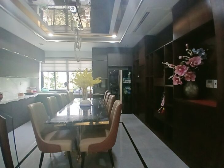 Bán nhà mặt phố Q.9, DT 110m², 5 tầng, 14.9 tỷ, sổ hồng