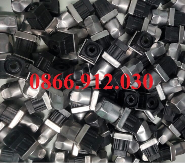 Chân tăng inox bọc nhựa vuông 40 bàn bếp công nghiệp