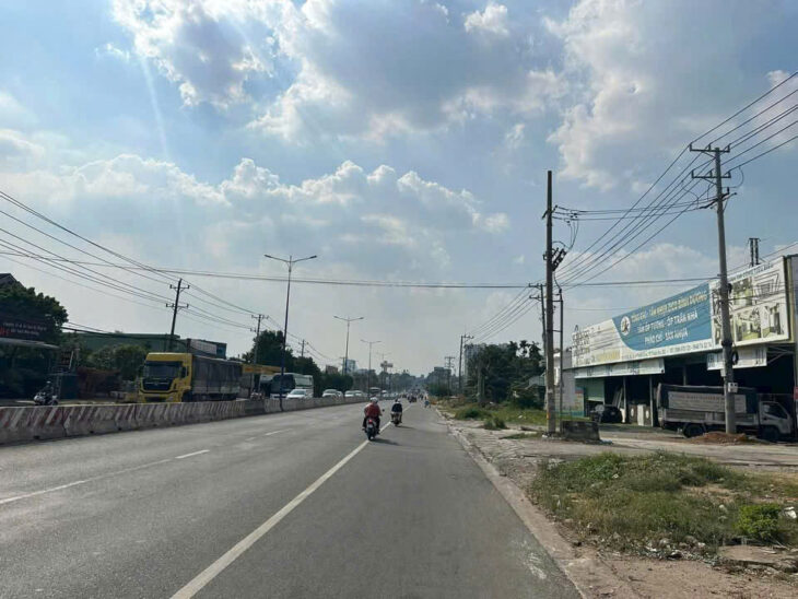 Cho thuê kho mặt tiền Quốc Lộ 13 Bình Dương – Ngang 12.5m, DT 400m2, giá chỉ 35 triệu/tháng