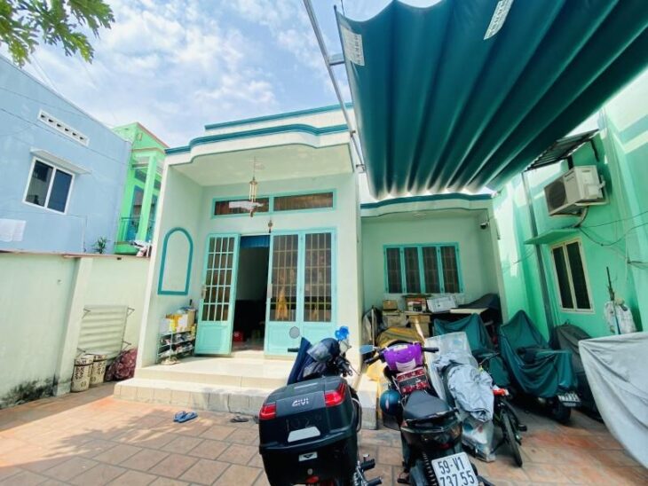 BÁN NHÀ XE HƠI ĐỔ CỬA, GIÁP BÌNH THẠNH, PHÚ NHUẬN, SÂN BAY 7PH, DIỆN TÍCH 138M2 GIÁ CHỈ 70 TRIỆU/M2.