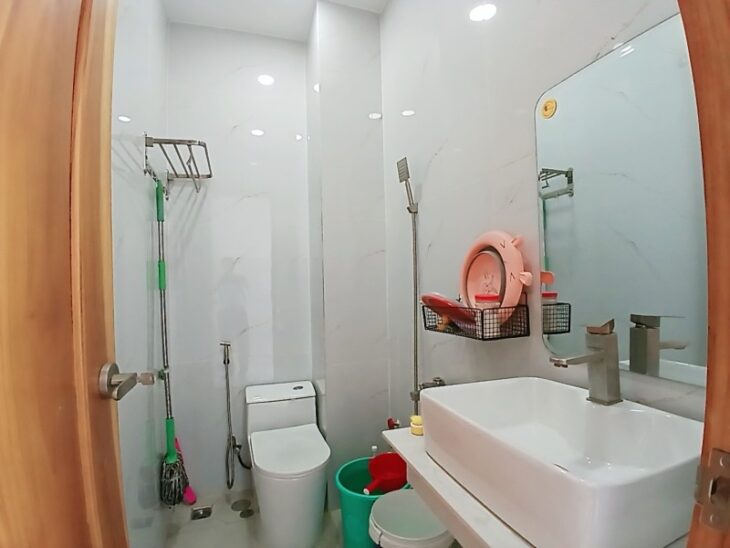 Bán nhà 70m2, 3 tầng, 5PN, 4WC, Q.9, 6.6 tỷ, sổ hồng