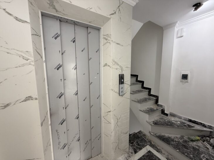 Nhà mới ở ngay, ngõ nông Đào Tấn, 33m2, 6 tầng thang máy, Mt5,5m, chỉ 8.6 tỷ