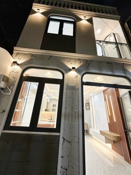 GIÁP QUẬN 1 KHU VÍP BÌNH THẠNH – 31M2 – NGANG 4.2M – 2 TẦNG 2PN NHÀ MỚI ĐẸP FULL NỘI THẤT – CHỈ 4