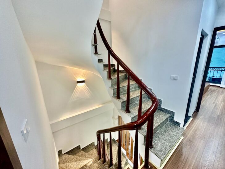 Nhà Đẹp Kim Giang – Ô Tô Đậu Cạnh Nhà, Thiết Kế Hiện Đại – 5 Tầng Mới Kong