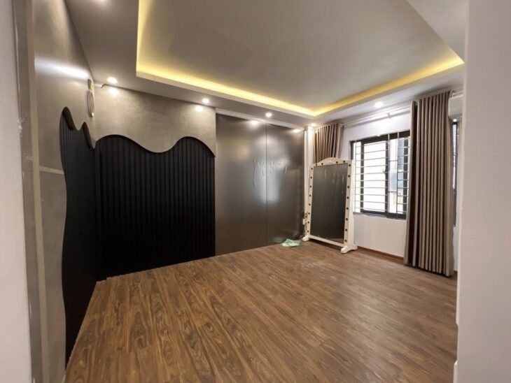 Bán nhà Tô Vĩnh Diện, 45m² x 4 tầng, gần trường học và chợ, full nội thất, giá 7.15 tỷ