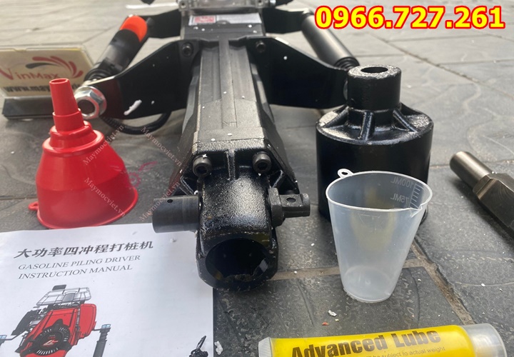 Máy đóng cọ rào cầm tay chạy xăng Kawasaki