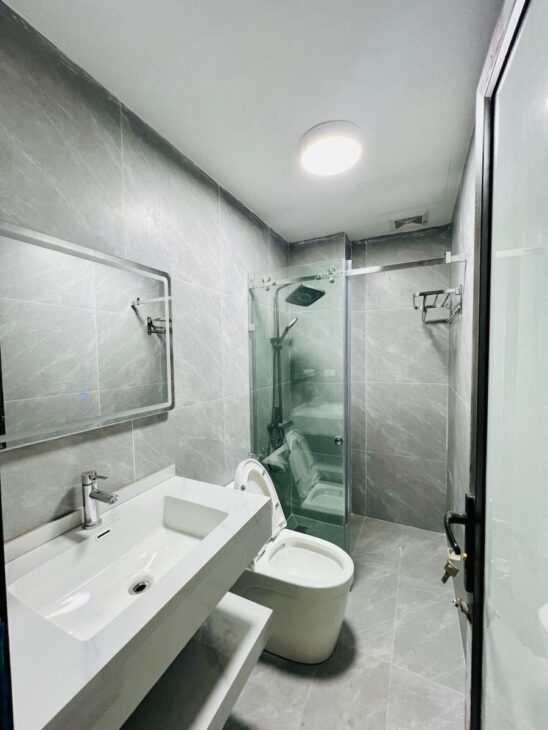 NHÀ MỚI 35m2.5T THANG MÁY- NỘI THẤT ĐẸP -Ở NGAY KHU TRẦN KHÁT CHÂN-HAI BÀ TRƯNG