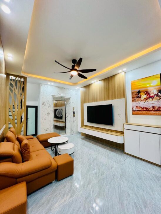 NHÀ MỚI 35m2.5T THANG MÁY- NỘI THẤT ĐẸP -Ở NGAY KHU TRẦN KHÁT CHÂN-HAI BÀ TRƯNG