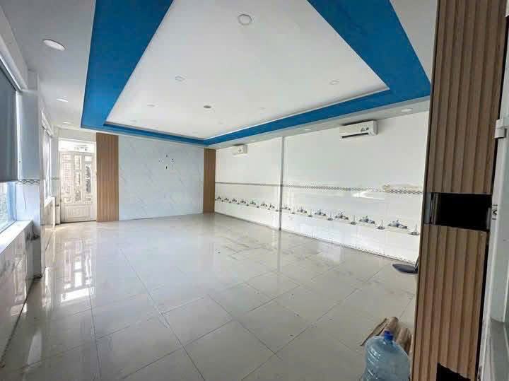 Cho Thuê Tòa Nhà 6 Tầng Lê Hồng Phong, Thủ Dầu Một, Bình Dương – Diện Tích 650m², Giá Thuê 40