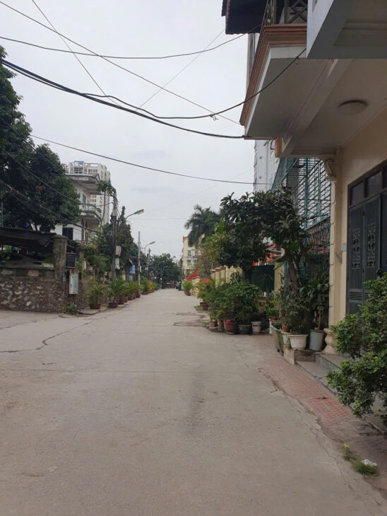 Cho thuê : nhà nguyên căn ngõ 175 phố định công Dt 40m2 x 4tầng ,3ngủ ,3vs , 1 khách ,1 bếp, giá