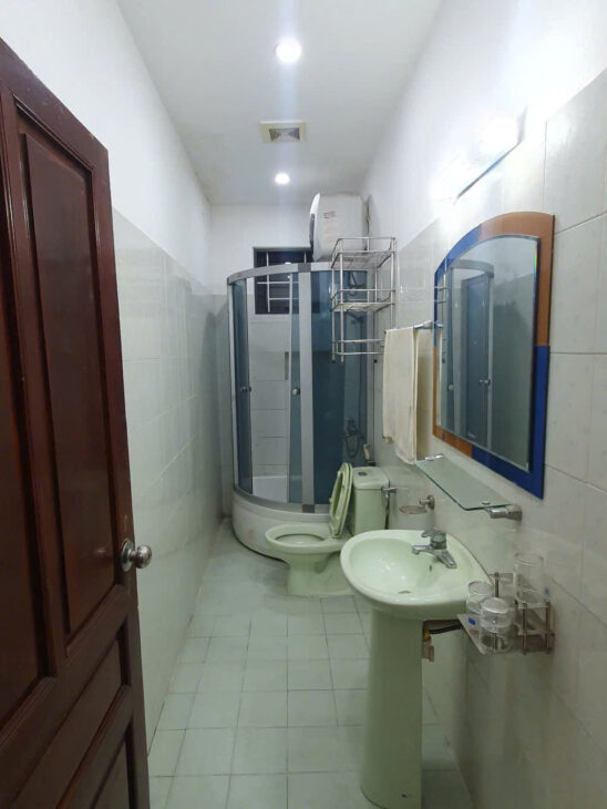 Cho thuê : nhà nguyên căn ngõ 175 phố định công Dt 40m2 x 4tầng ,3ngủ ,3vs , 1 khách ,1 bếp, giá