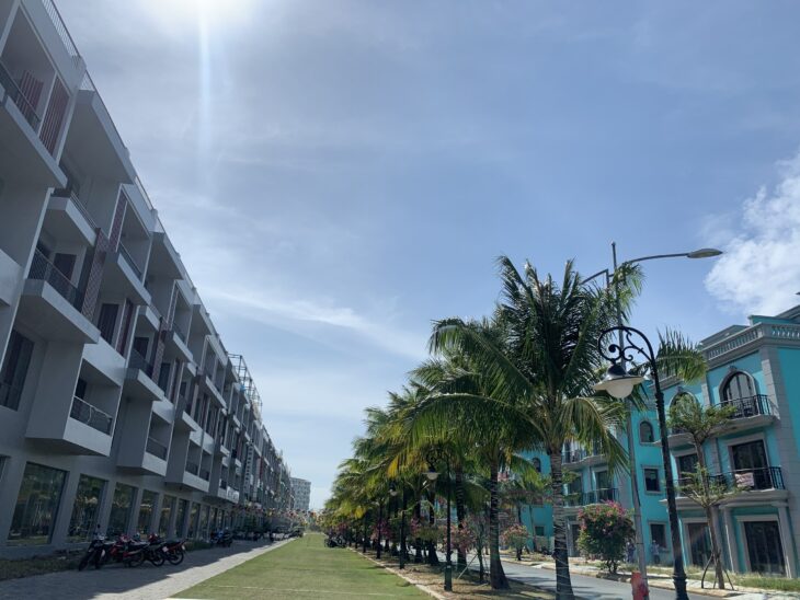 Bán nhà phố sonasea villas and resort , 550m2, 40 tỷ, thiết kế 40 phòng nằm trên trục đường vào 24m