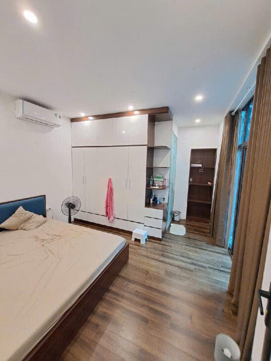 QUỐC TỦ GIÁM 27M, 4 TẦNG, 3 NGỦ, NHÀ KIÊN CÔ CHẮC CHẮN, KHU VỰC DÂN CƯ PHÁT TRIỂN, ĐIỂM TIẾP GIÁP