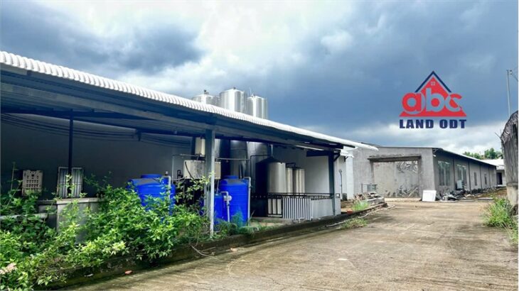 X108 nhà xưởng bán với khuôn viên nền bê tông. giao thông thuận lợi SX ngày đêm