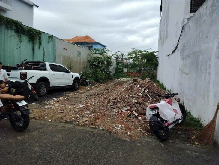 Đất bán gấp ngay trung tâm hẻ xe hơi khu tiềm năng tăng giá nhỉnh 2 tỷ.