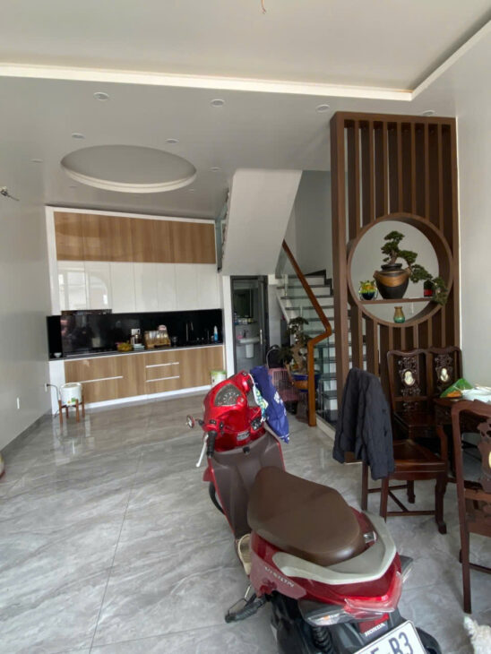 Bán nhà mặt đường Khúc Thừa Dụ – 4 tầng, độc lập, đẹp như mới – Giá 5.5 tỉ