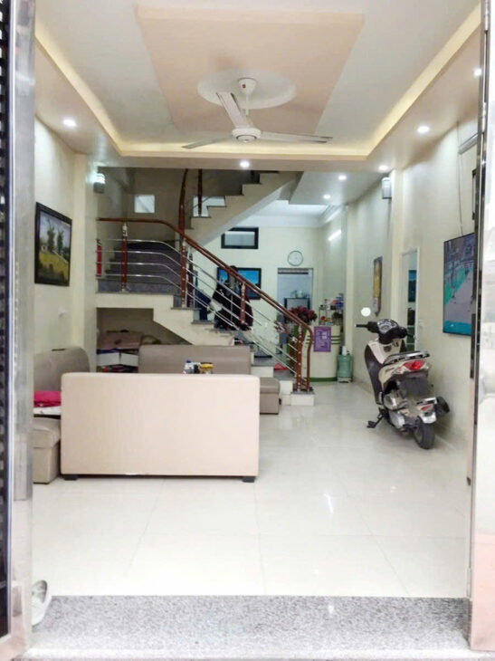 Bán nhà phân lô Tô Vũ – 193 Văn Cao, 50m 3 tầng, độc lập, đường 10m, Giá 3.2 tỉ