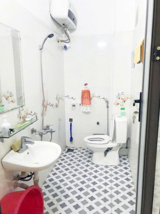 Bán nhà phân lô Tô Vũ – 193 Văn Cao, 50m 3 tầng, độc lập, đường 10m, Giá 3.2 tỉ