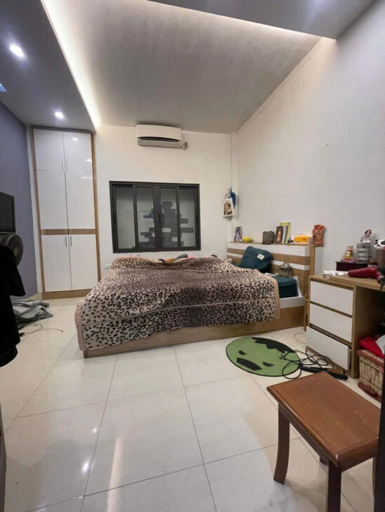 Sốc quá ! chỉ 110 tr/m2 có nhà mới 5 tầng ở Nguyễn Đức Cảnh