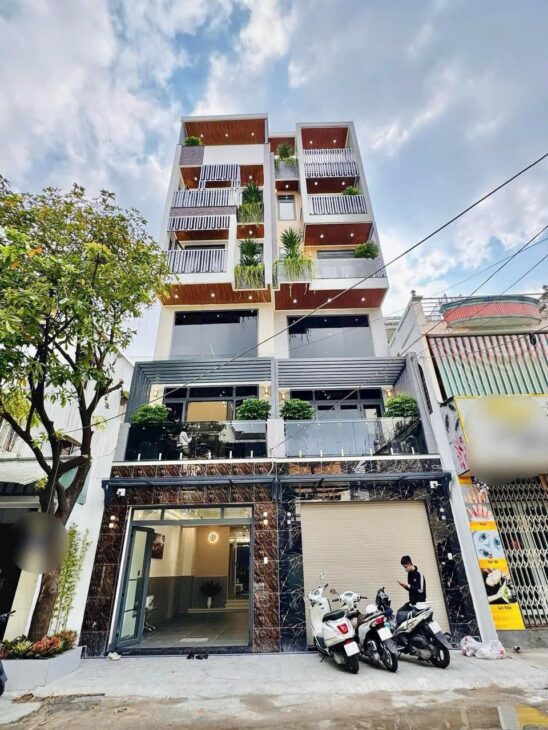 MẶT TIỀN SIÊU VIP CÓ THANG MÁY Đ.SỐ 11, 2 PHÒNG KHÁCH RỘNG RÃI, PHÒNG XÔNG HƠI, SÂN THƯỢNG TRƯỚC SAU