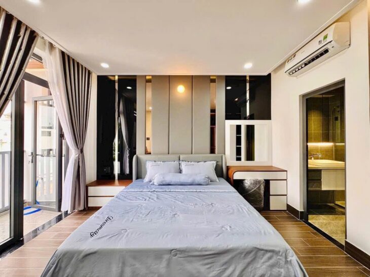 MẶT TIỀN SIÊU VIP CÓ THANG MÁY Đ.SỐ 11, 2 PHÒNG KHÁCH RỘNG RÃI, PHÒNG XÔNG HƠI, SÂN THƯỢNG TRƯỚC SAU