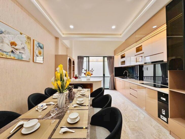 MẶT TIỀN SIÊU VIP CÓ THANG MÁY Đ.SỐ 11, 2 PHÒNG KHÁCH RỘNG RÃI, PHÒNG XÔNG HƠI, SÂN THƯỢNG TRƯỚC SAU