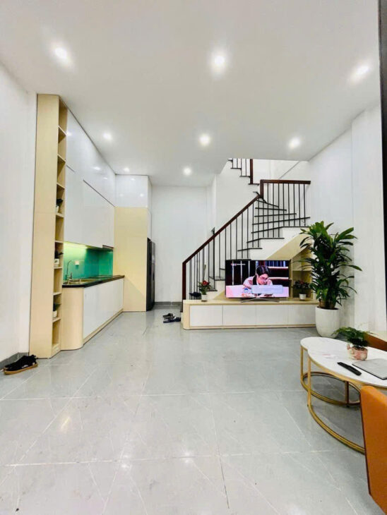 BÁN NHÀ TÔN THẤT TÙNG, HÀNG XÓM ĐH Y, Ở SƯỚNG CHỈ HƠN 7 TỶ.