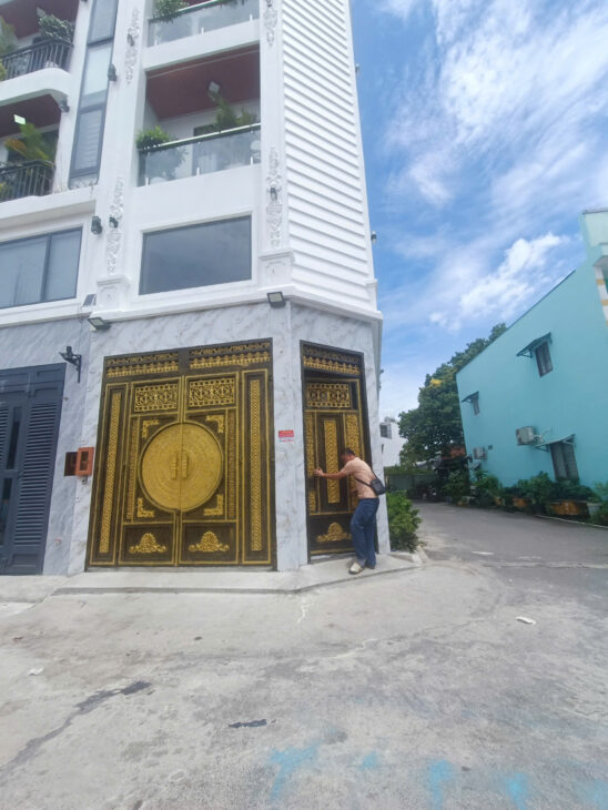 CHÍNH CHỦ CẦN BÁN CÂN LÔ GÓC 2 MẶT TIỀN GIÁ 6.6 TỶ 1 TRỆT 1 LỬNG 3 LẦU 4 PN,5WC 1 PHÒNG XÔNG HƠI