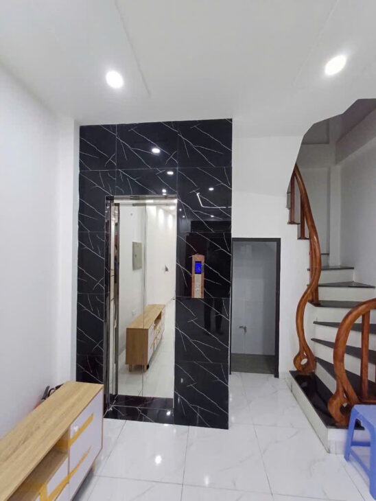 Bán nhà 5 tầng, thang máy, Lê Lợi, Trung tâm quận Hà Đông