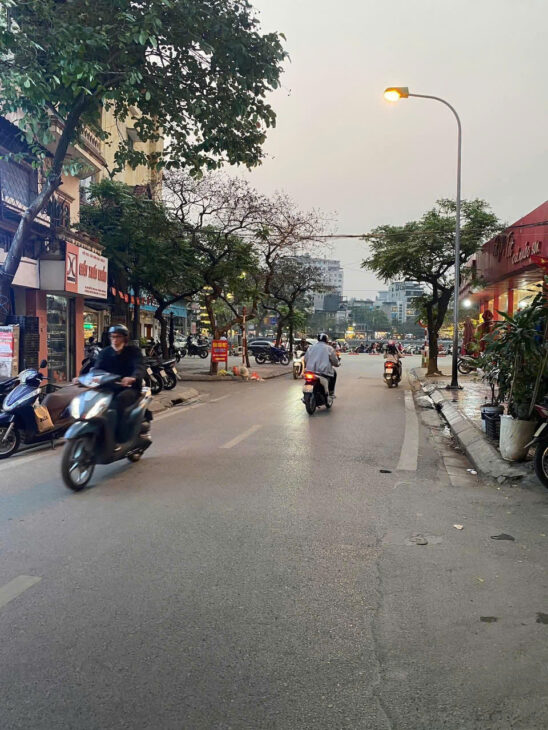 Nhà mặt phố Nguyễn Công Hoan – Ngọc Khánh, Ba Đình sổ đ ỏ 105m, MT 6,5m gi á 48 tỷ – Lô góc