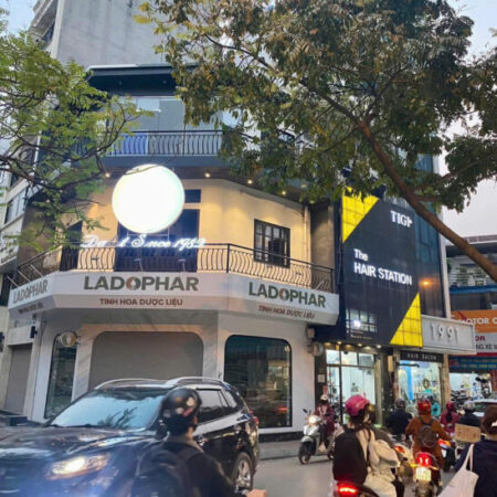 Nhà mặt phố Nguyễn Công Hoan – Ngọc Khánh, Ba Đình sổ đ ỏ 105m, MT 6,5m gi á 48 tỷ – Lô góc