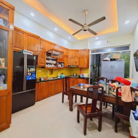 KHU PHÂN LÔ CÁN BỘ – Ô TÔ ĐỖ CỬA NGÀY ĐÊM – KINH DOANH HOẶC Ở ĐỀU ĐẸP LUNG LINH – NHÀ 2 THOÁNG VĨNH
