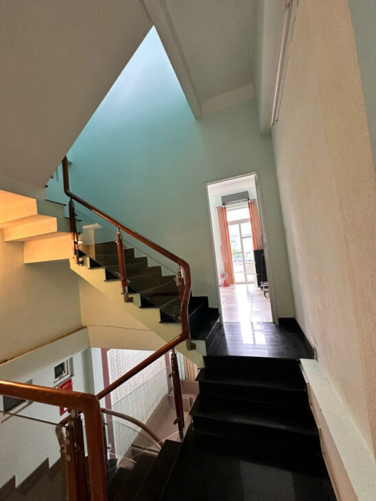♥ Nhà kiệt 5m sát MT Nguyễn Hữu Thọ, gần Duy Tân, 56m2, 3 tầng đúc cứng, sạch đẹp, 5.1 tỷ