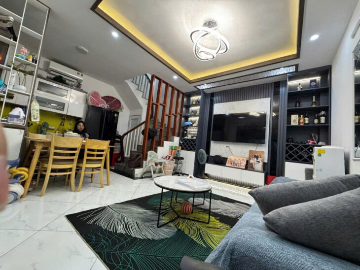 Bán nhà Hào Nam – 37m x 6 tầng lô góc 4 phòng ngủ rộng giá 7,5 tỷ