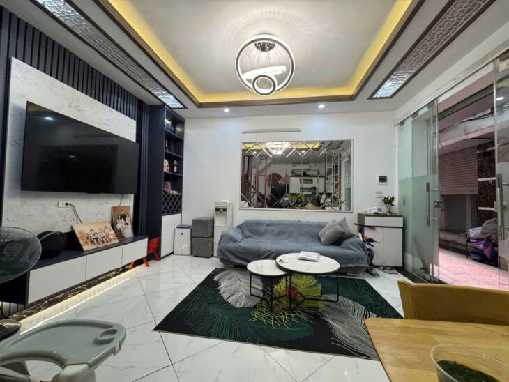 Bán nhà Hào Nam – 37m x 6 tầng lô góc 4 phòng ngủ rộng giá 7,5 tỷ