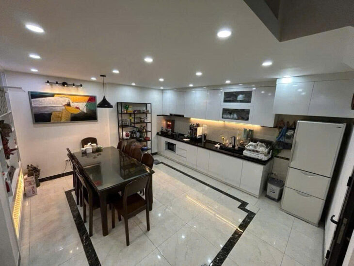 Bán nhà Giảng Võ 50m ra phố – Sổ đỏ 56m x 5T nhà GĐ xây còn mới – ô chờ thang máy