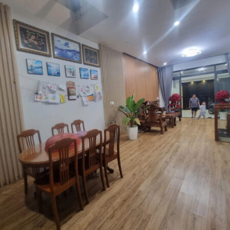 Bán nhà mặt phố Q.9, 112m², 4 tầng, 5PN, 13.9 tỷ, sổ hồng Bán nhà mặt phố Q.9, 112m², 4 tầng, 5PN, 13.9 tỷ, sổ hồng