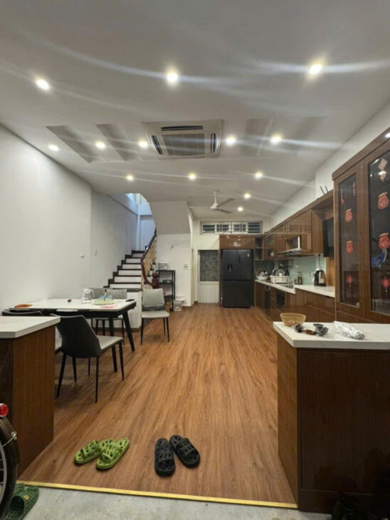 Bán gấp nhà mặt ngõ Khương Trung, Thanh Xuân 50m² x 5 tầng, giá 9.5 tỷ.