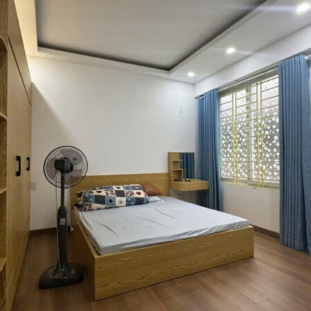 Cần bán gấp nhà Khương Trung, Thanh Xuân, diện tích 54m² x 6 tầng, giá chỉ 11.9 tỷ.