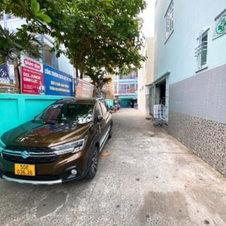 XE HƠI ĐẬU CỬA NHÀ MẶT TIỀN -GẰN TRƯỜNG HỌC GẦN CHỢ-KHU TIỆN ÍCH.