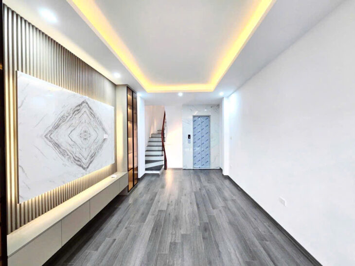 BÁN NHÀ LẠC LONG QUÂN – 6 TẦNG THANG MÁY – BÃI XE OTO SÁT NHÀ – 20M RA PHỐ – GẦN HỒ TÂY –