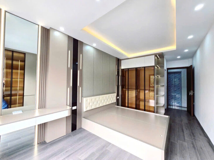 BÁN NHÀ LẠC LONG QUÂN – 6 TẦNG THANG MÁY – BÃI XE OTO SÁT NHÀ – 20M RA PHỐ – GẦN HỒ TÂY –