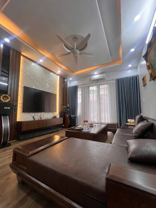 Bán nhà KIm Mã , Ba Đình , HN . DT 60M2 , 5T, MT 4.5M . Giá 15 tỷ