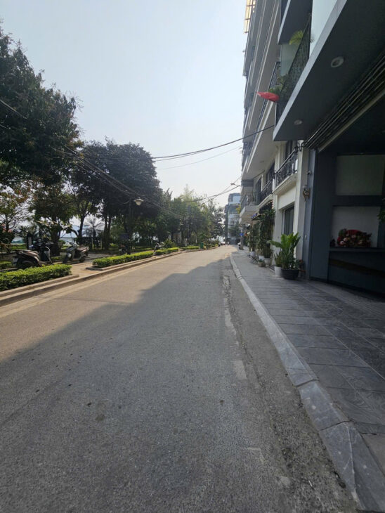 BÁN NHÀ MẶT PHỐ TỪ HOA – 220M² – DOANH THU ỔN ĐỊNH 250 TRIỆU/THÁNG-MT QUYỀN LỤC