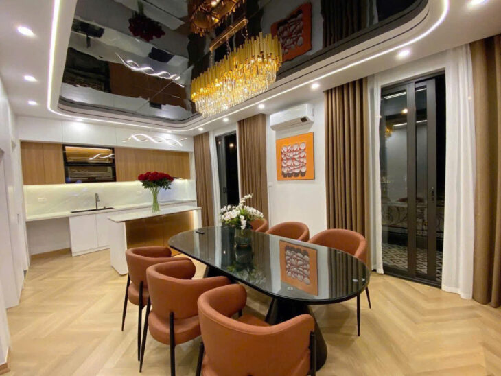 LUXURY HOUSE Tại 135 Đội Cấn (ngay sát Hồ Đầm Tròn)